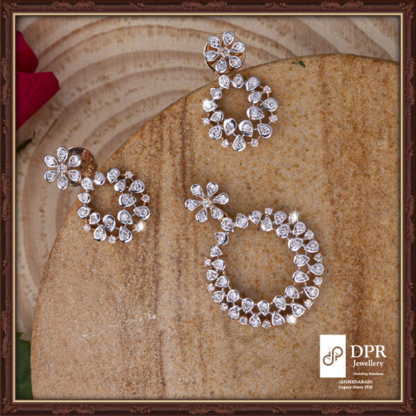 Floral Chandelier Modern Real Diamond Pendant Set - A captivating pendant set featuring intricate diamond arrangements forming a chandelier-inspired flower pendant.